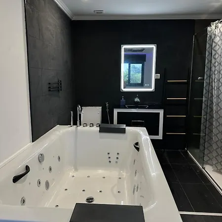 Compartilhado Sendo E Jacuzzi Privada Lissabon